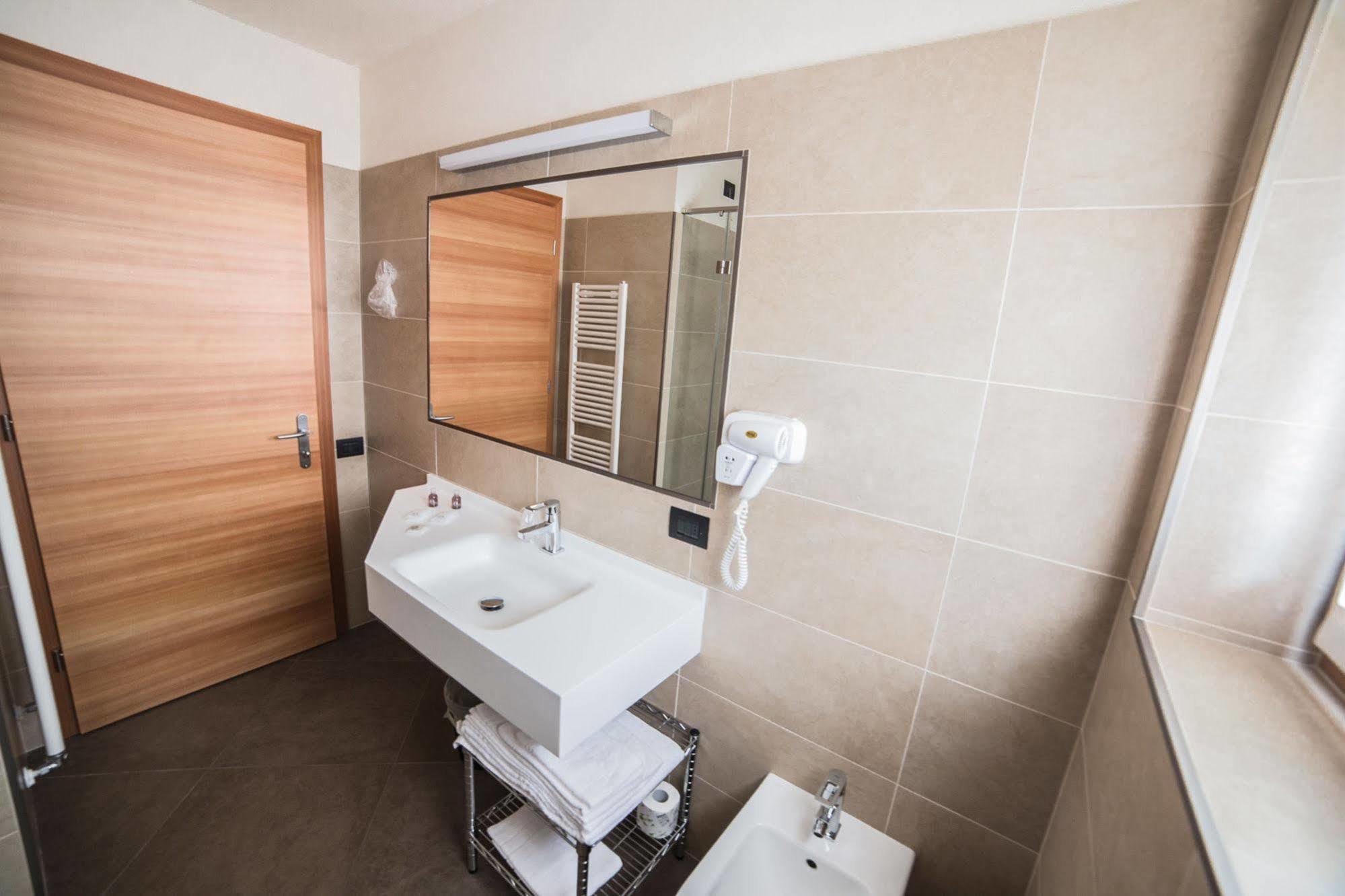 Hotel Garni Paradisi - Wellness & Spa Mezzano Eksteriør billede
