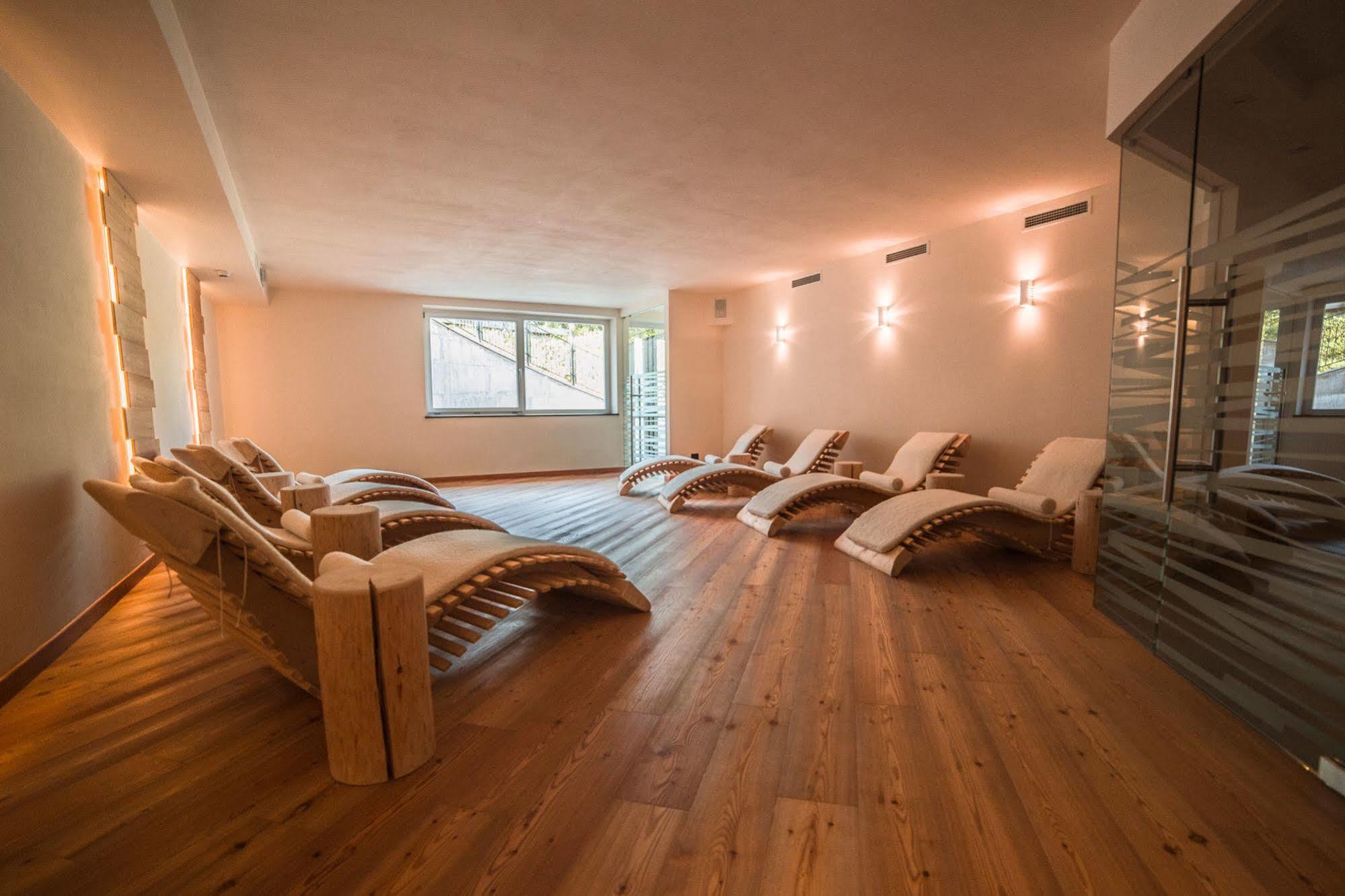 Hotel Garni Paradisi - Wellness & Spa Mezzano Eksteriør billede